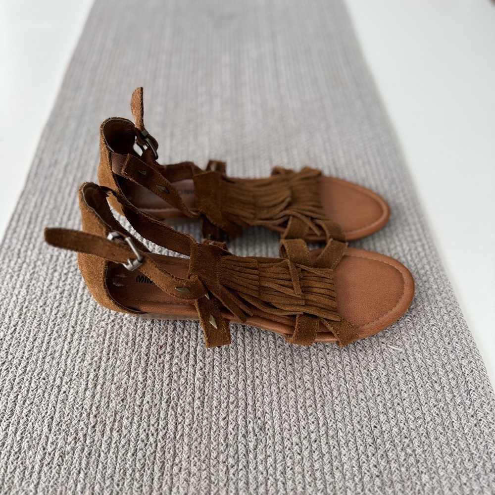 Minnetonka Tan Brown Suede Fringe Studded Wedge Boho Festival Sandals Sz 10 - Picture 2 of 10